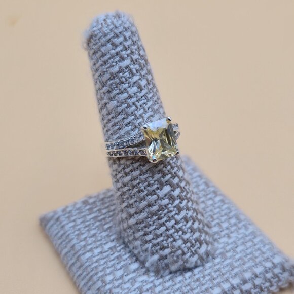 Size 7 Sterling Silver Yellow Cubic Zirconia Beautiful Gem Ring A4813 - Picture 3 of 9
